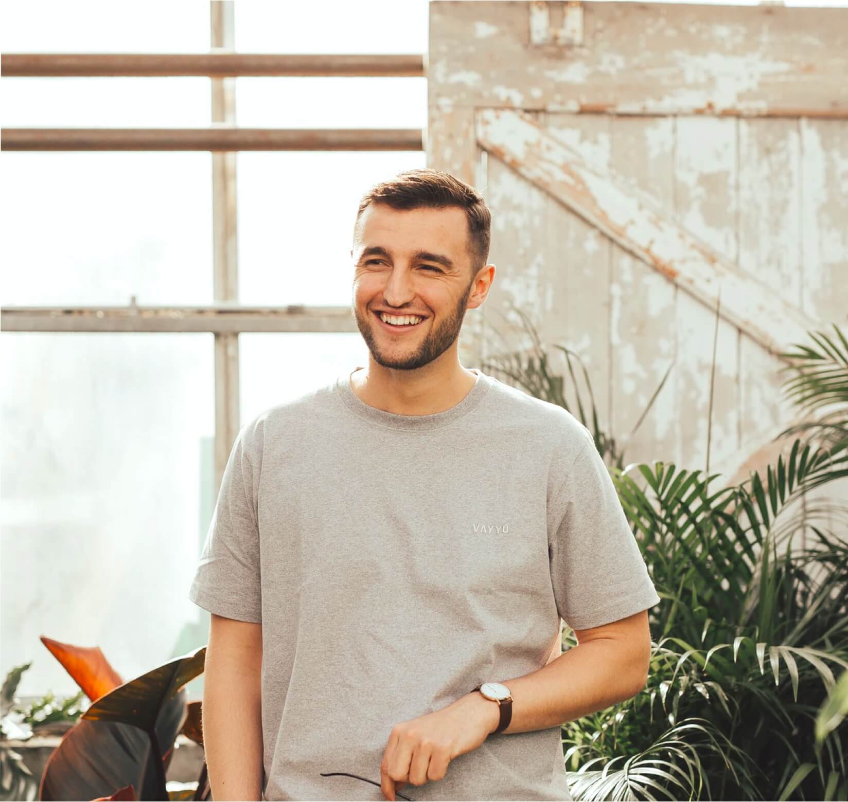 Landing page for 3C social reviews with warranty-registration retention
